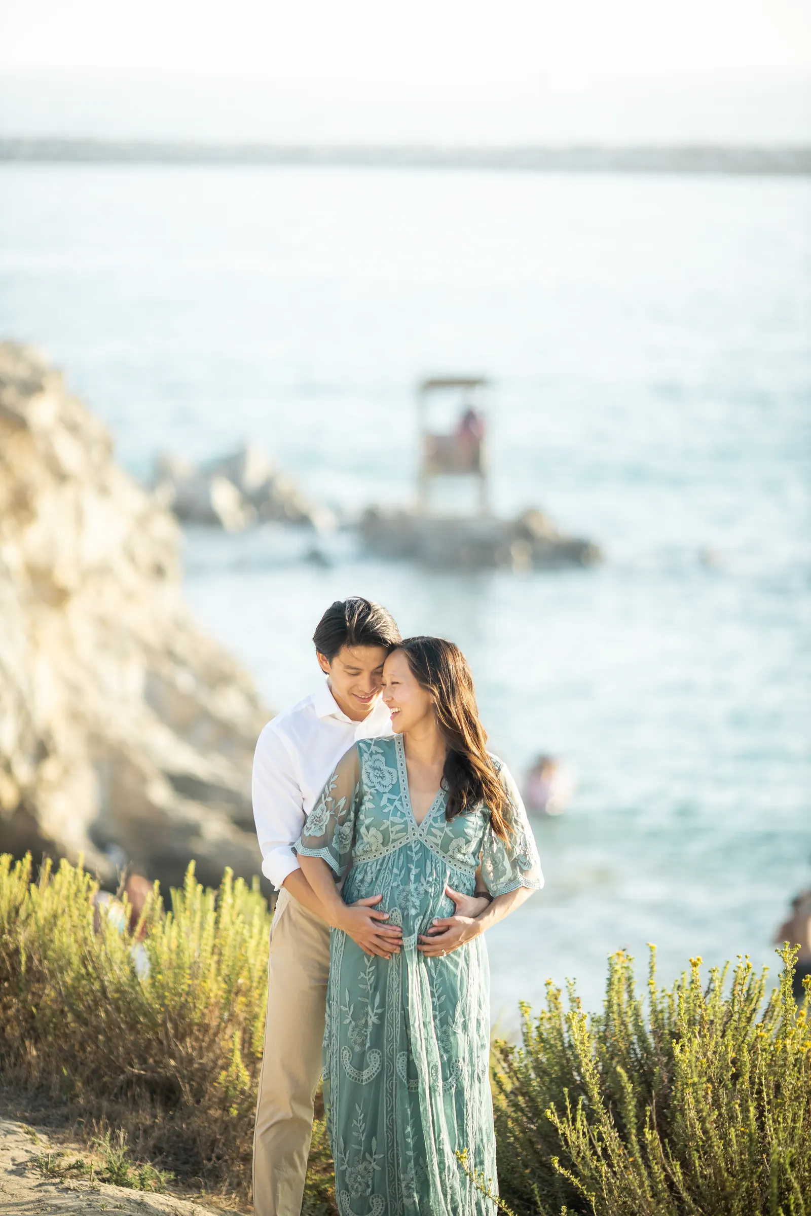 Maternity portrait of a couple on a seaside cliff